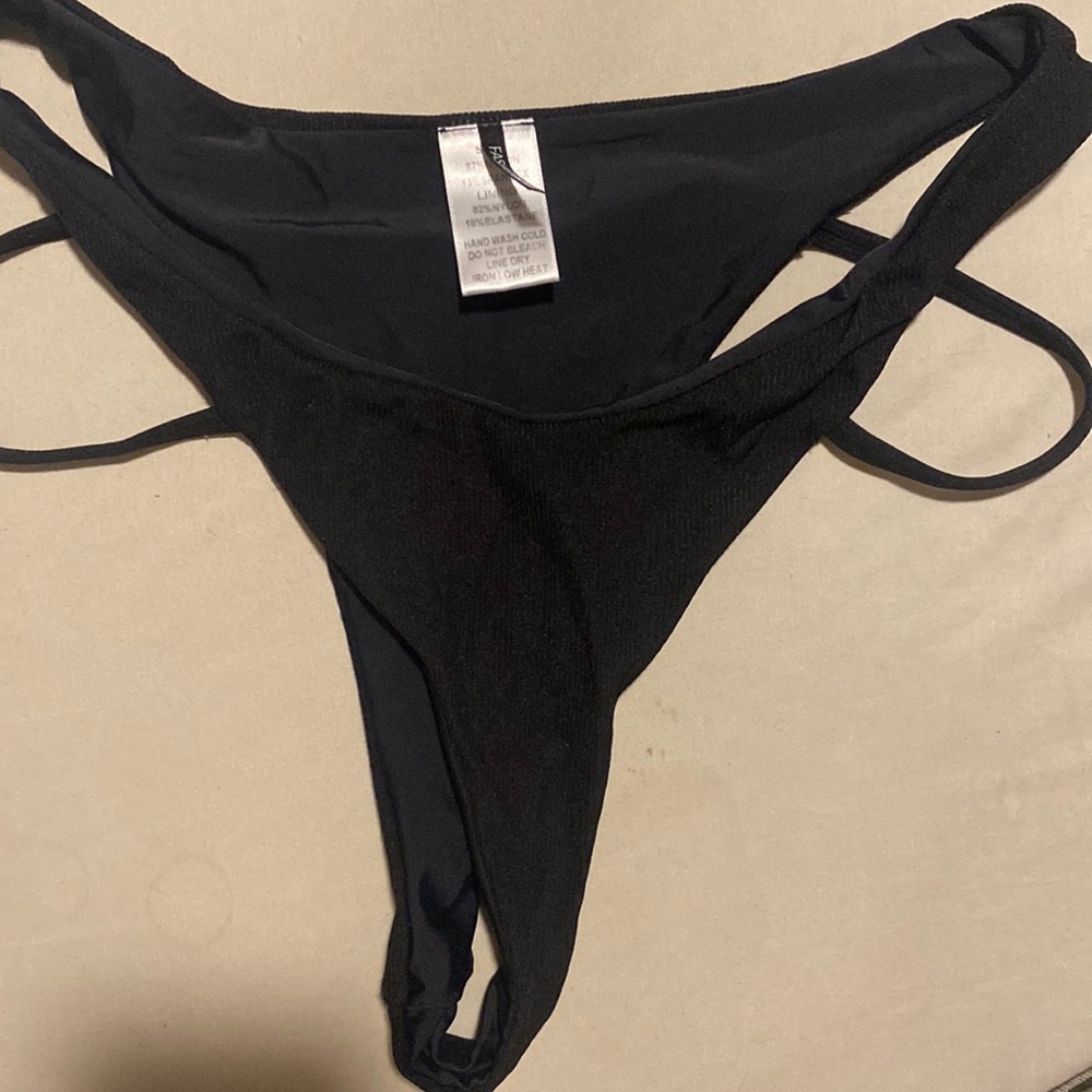 Black rubbed bikini bottoms
